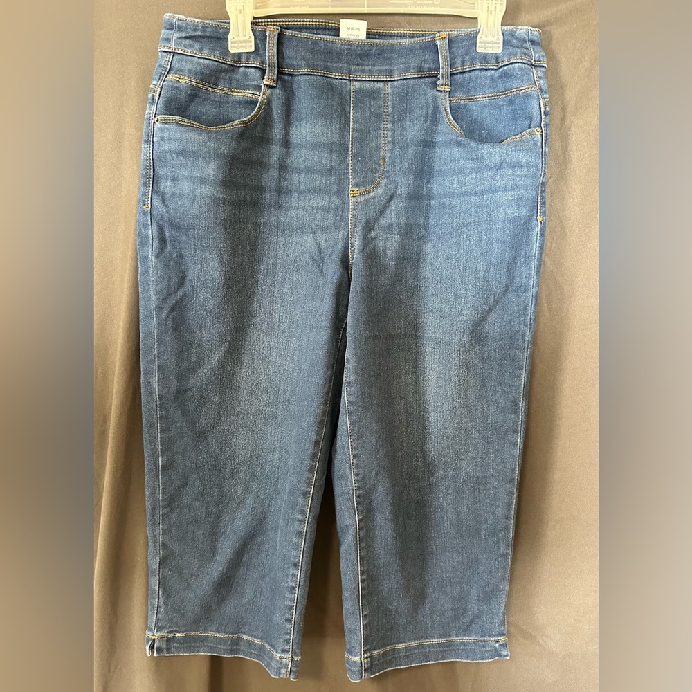 Women’s Stretchy Blue Denim Capris